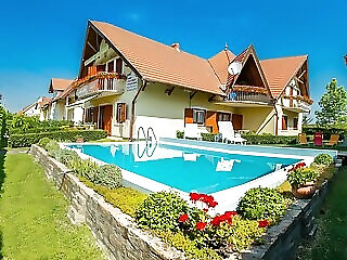 Familia 4 Apartman Balatonmariafurdo