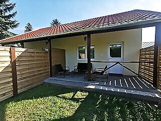 Vali Neni Kifozde Es Vendeghazak Veroce