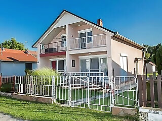 Gurdan Nyaralo Balatonmariafurdo