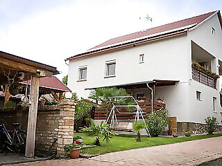 Mama Vendeghaz Palkonya