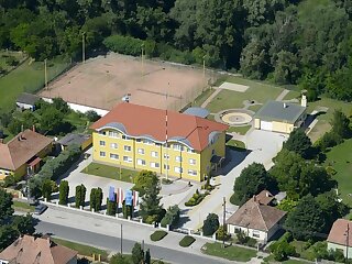 Leier Business Hotel Gonyu szállás