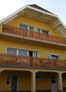 Sarga Apartmanhaz Balatonfured