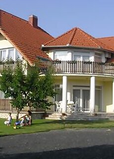 Szaloky Apartmanhaz Gyenesdias