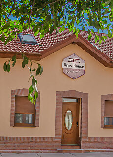 Oros House Apartmanhaz Oroshaza