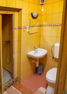 Biro Apartmanhaz Sarmellek