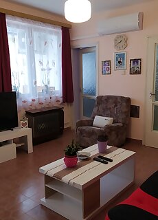 Rezi Nyaralohaz Balatonszarszo