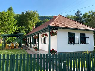 100 Eves Vendeghaz Haromhuta szállás