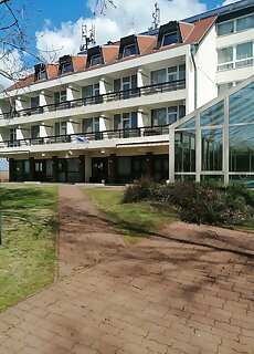 Navosz Udulo Zamardi