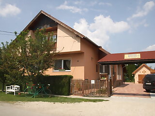 Sari Vendeghaz Lipot szállás