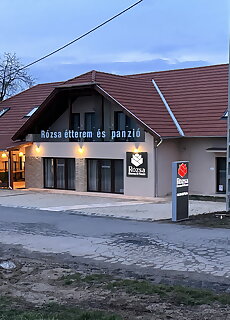 Rozsa Etterem Es Panzio Pecs