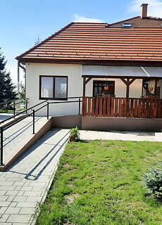 Szarkafeszek Vendeghaz Jand