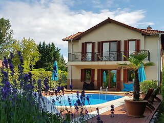 Hullam Villa**** Balatonmariafurdo szállás