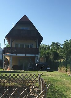 Kertbol A Balatonra Vendeghaz Revfulop