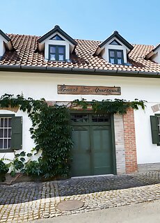 Troszt Pince Es Apartman Villany