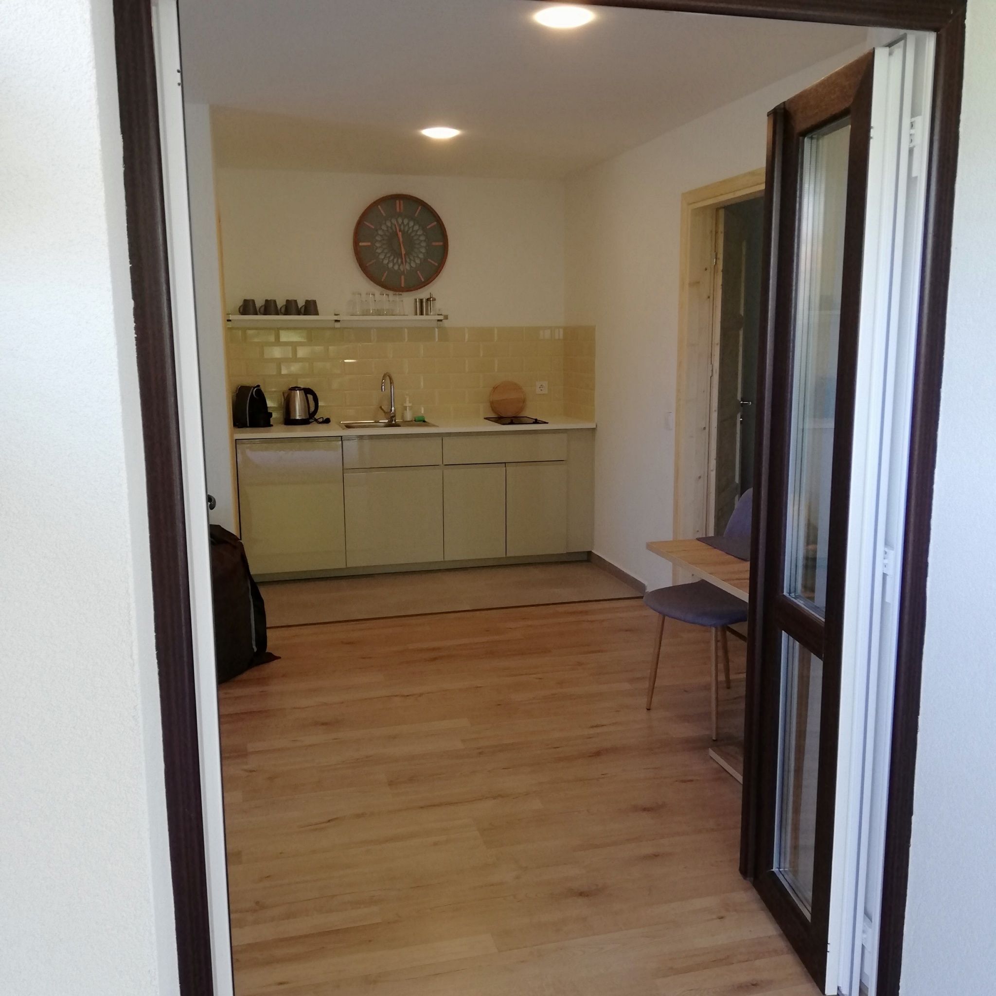 Zezoart Apartman Alsoors