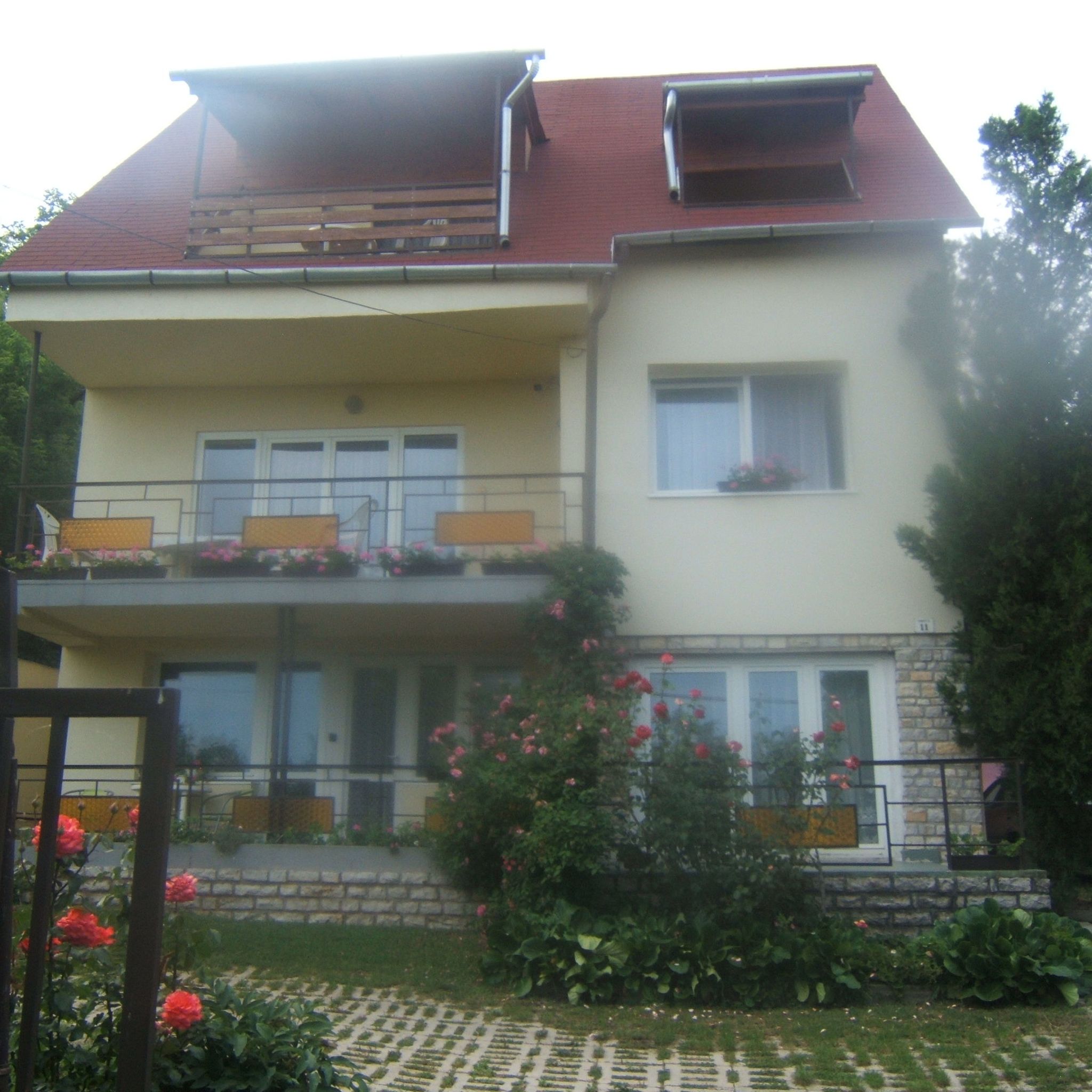Emilia Apartmanhaz Balatonalmadi