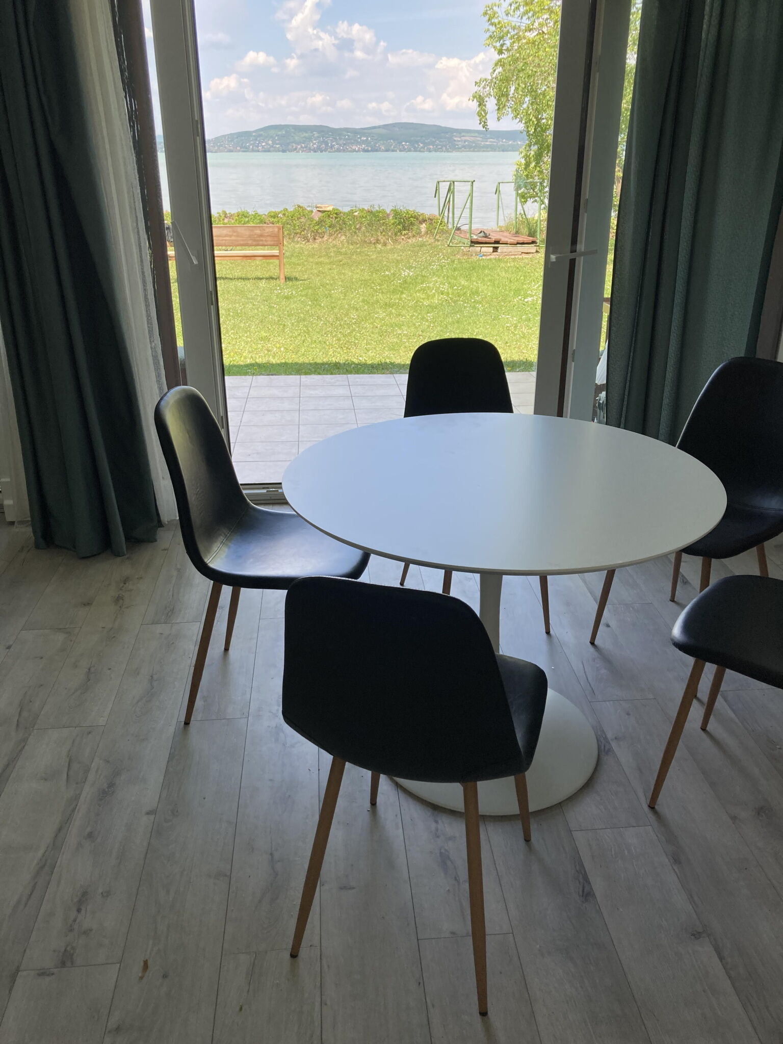 Attila Beach Apartman Balatonboglar