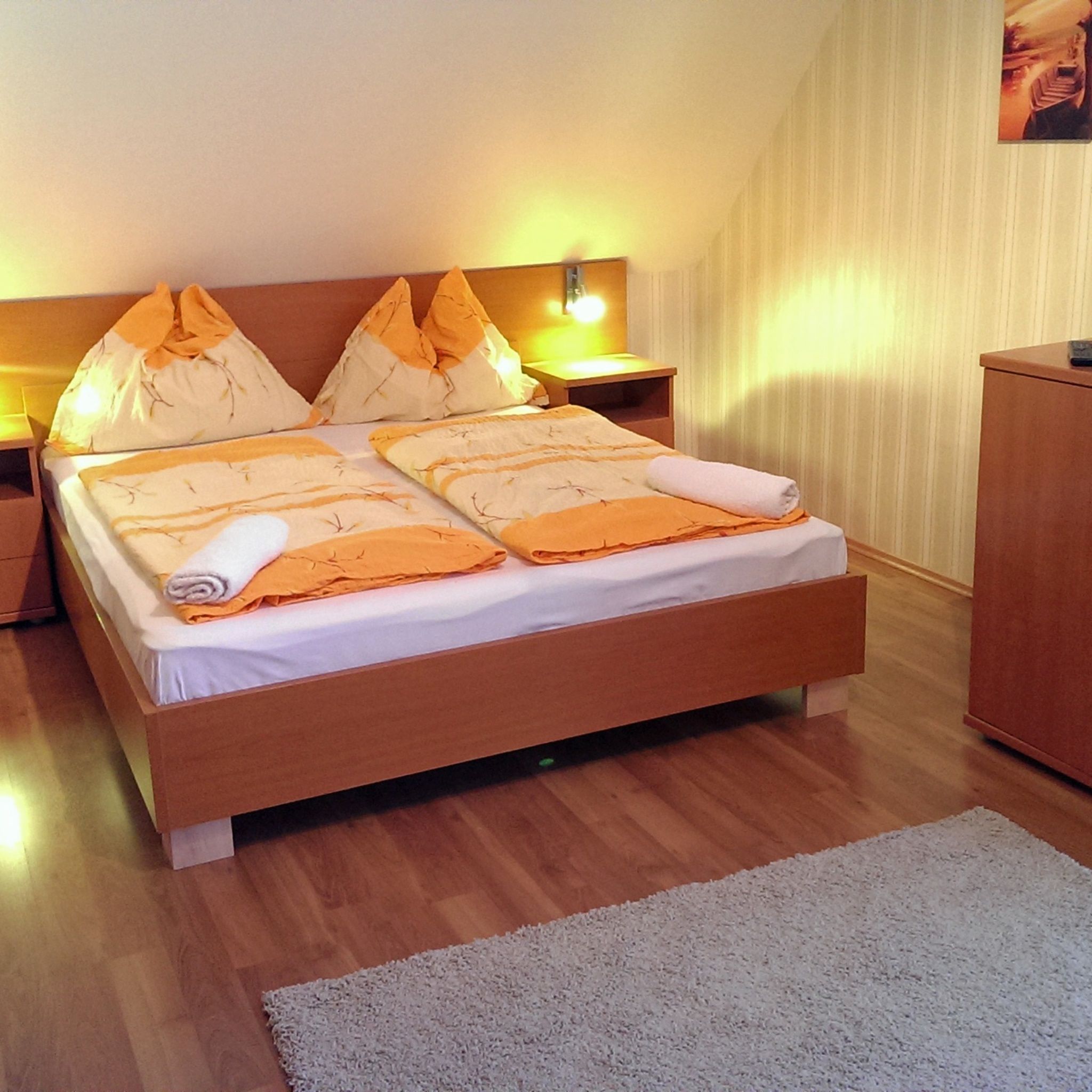 Sarga Apartmanhaz Balatonfured