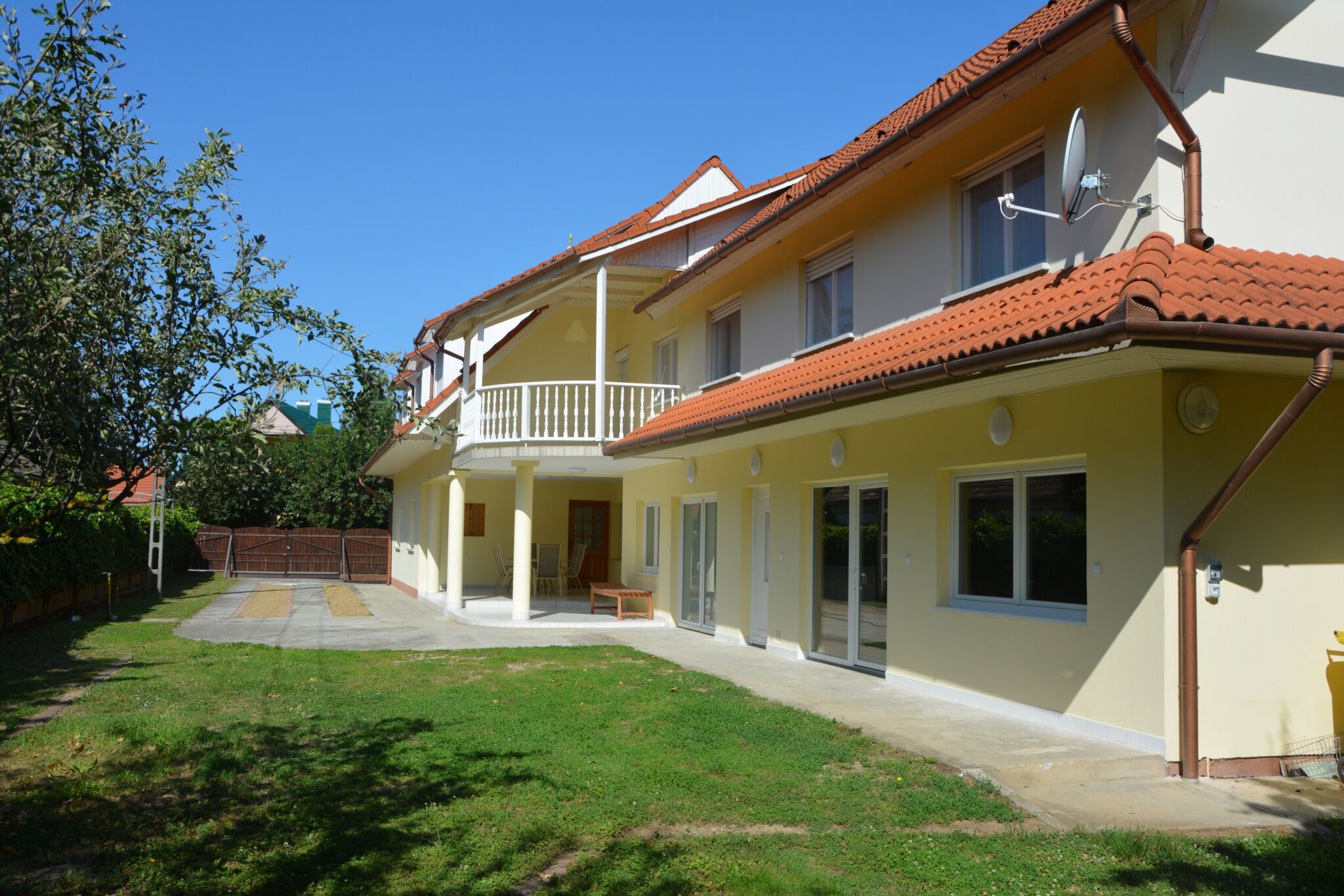 Villon Apartmanhaz Balatonlelle