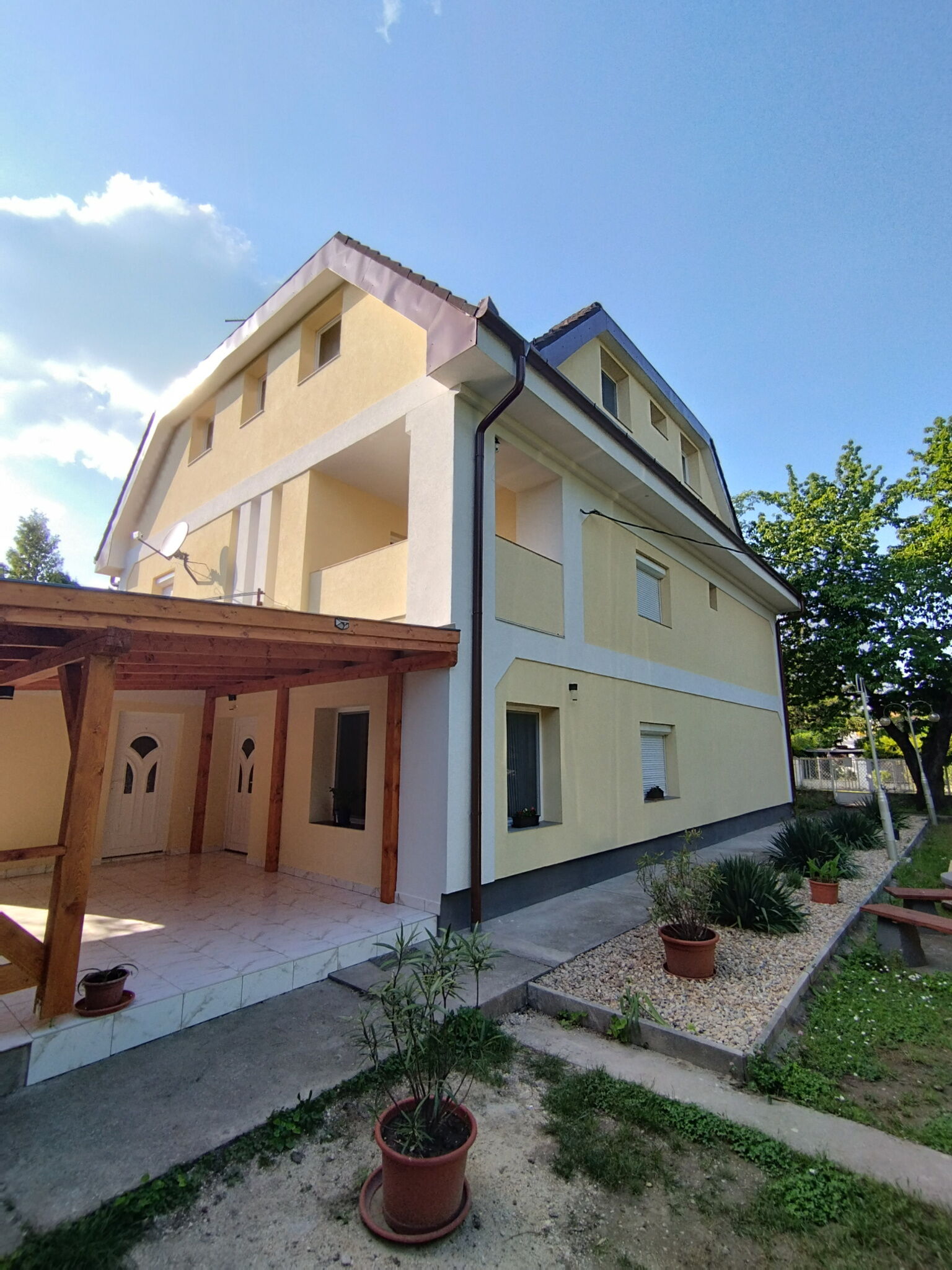 Party Apartmanhaz Balatonvilagos
