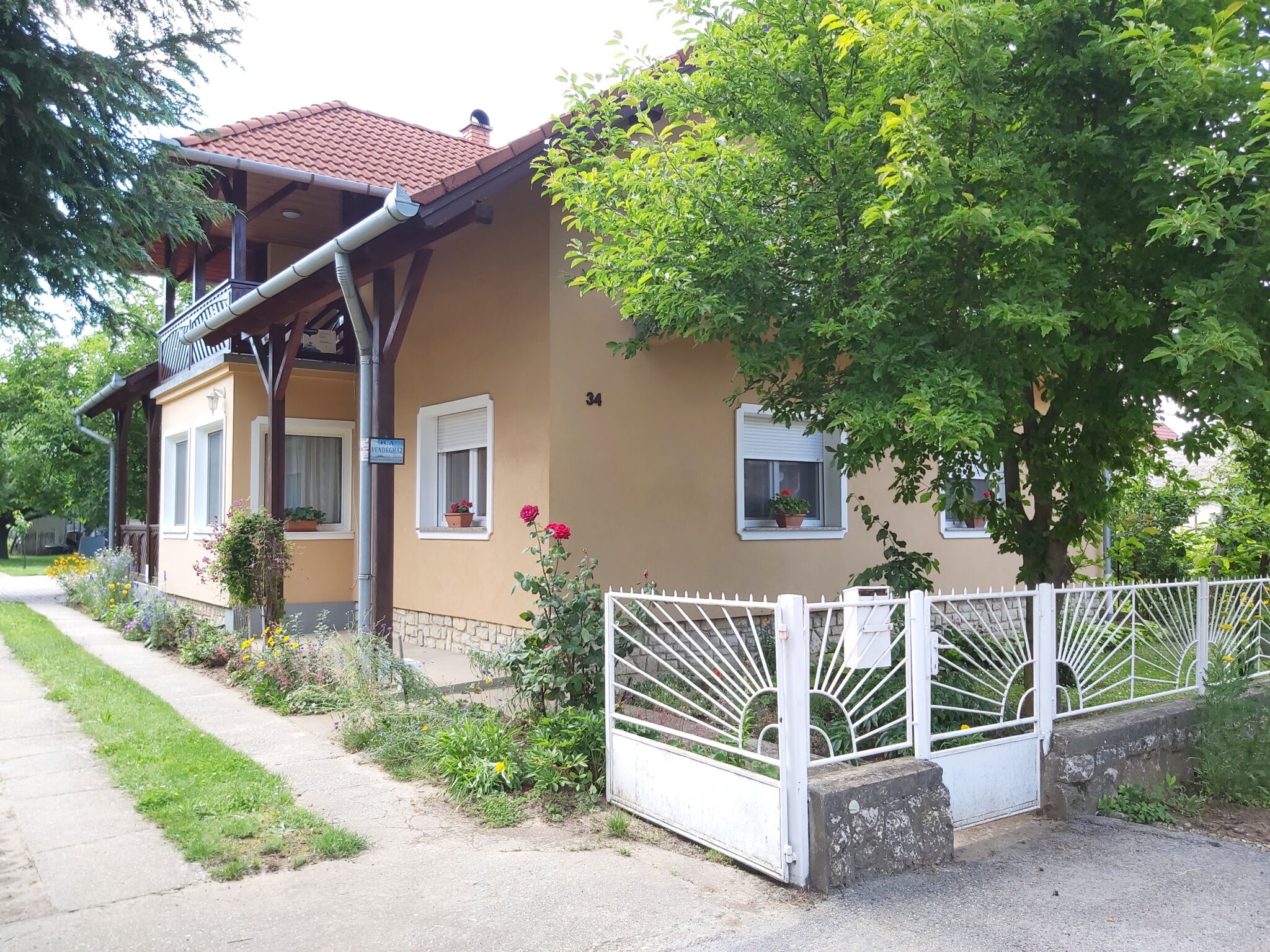 Ica Vendeghaz Balatonboglar