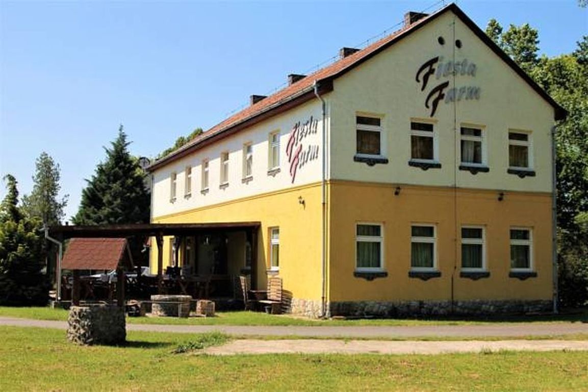 Fiesta Farm Udulohaz Tiszalok
