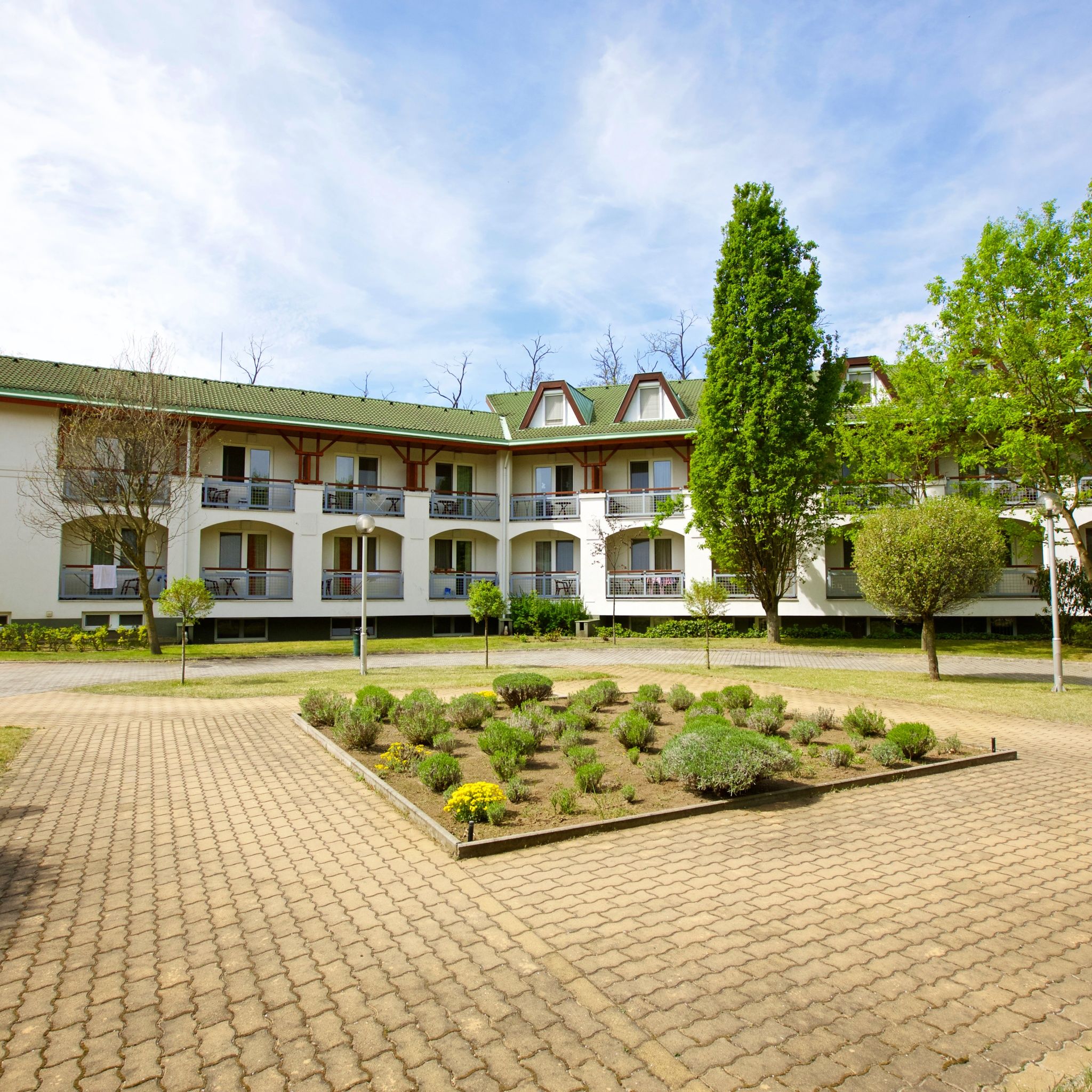 Auguszta Hotel Es Diakszallo Debrecen