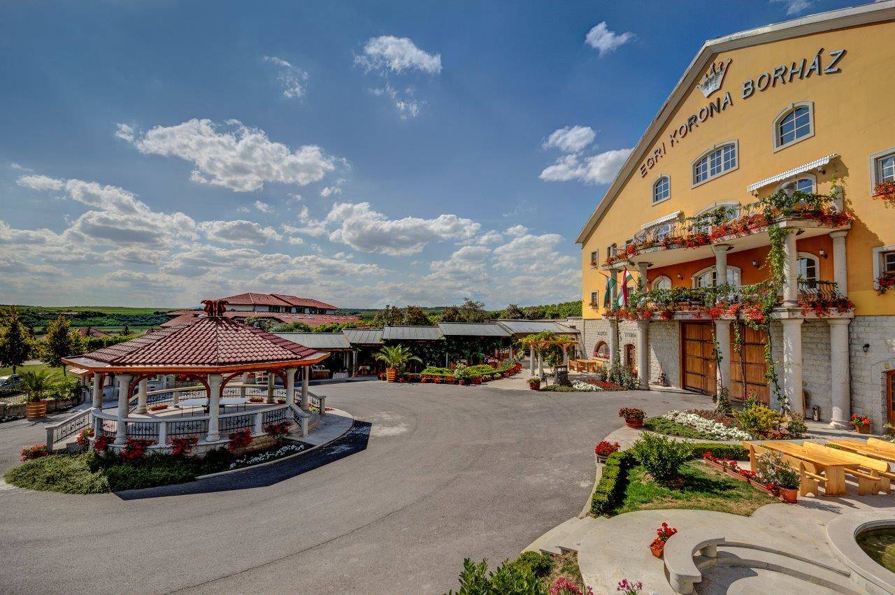 Egri Korona Borhaz Borfalu Wellness Hotel Es Kemping