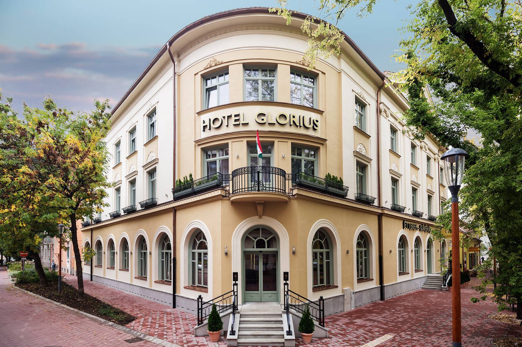 Grand Hotel Glorius Mako