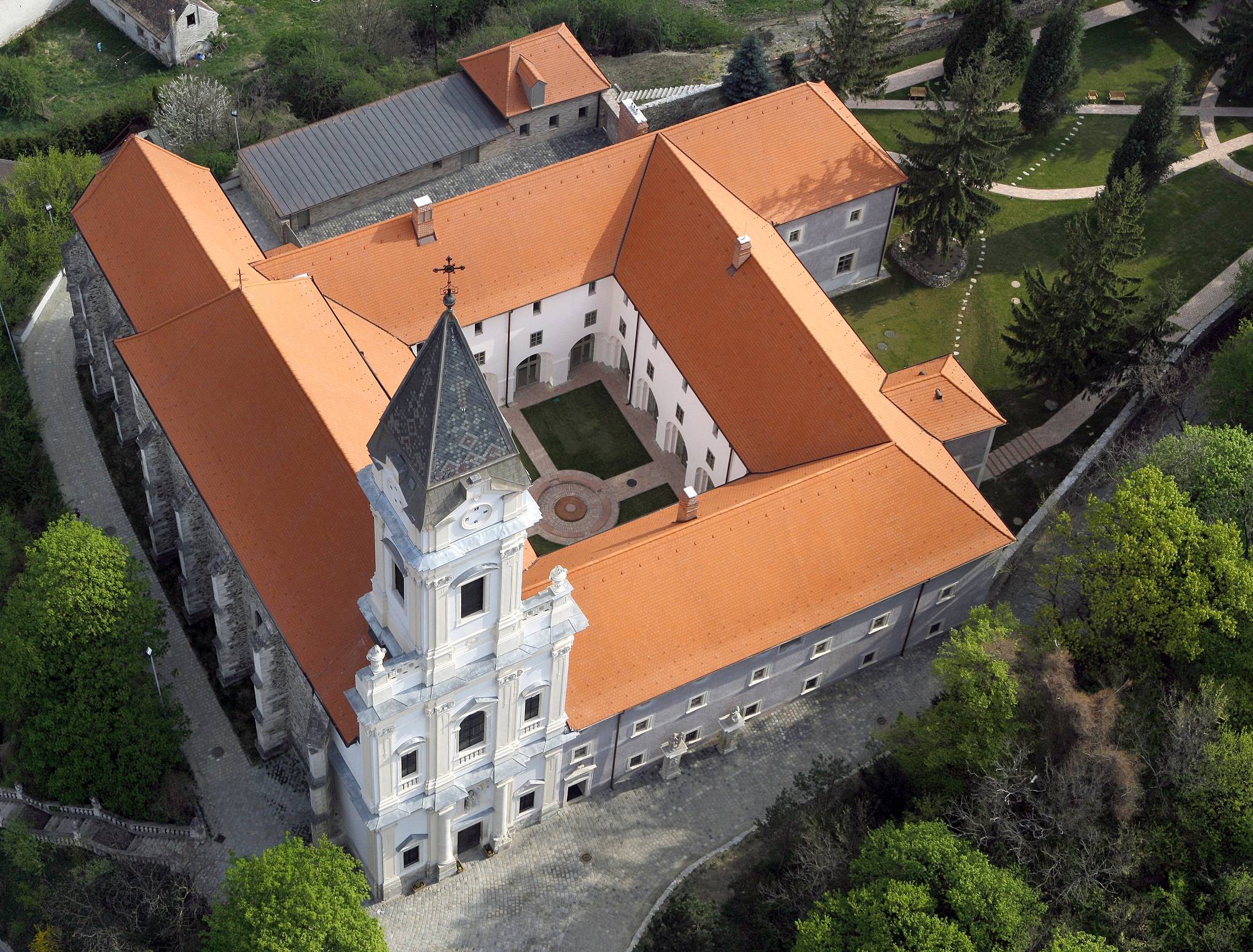 Sopronbanfalvi Kolostor Hotel Es Etterem Sopron