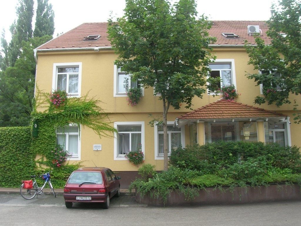 Hotel Arnold Tata