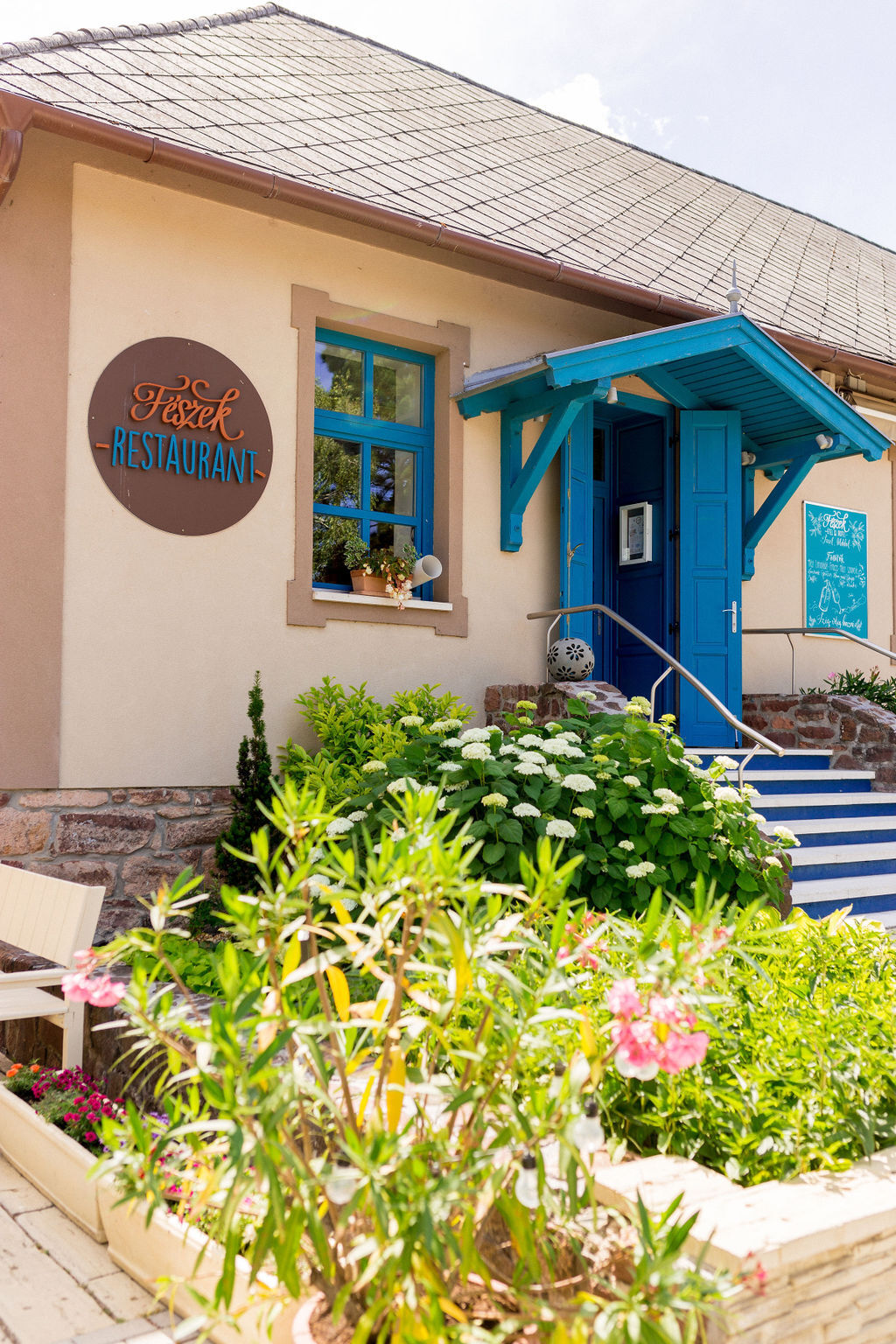 Feszek Etel Es Hotel Zanka