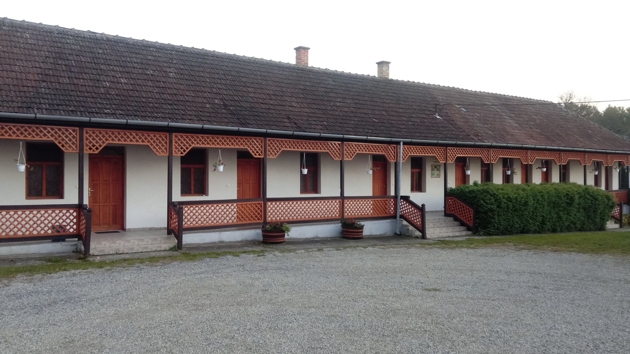 Koberc Panzio Udulohazak Kemping Es Etterem Bozsva
