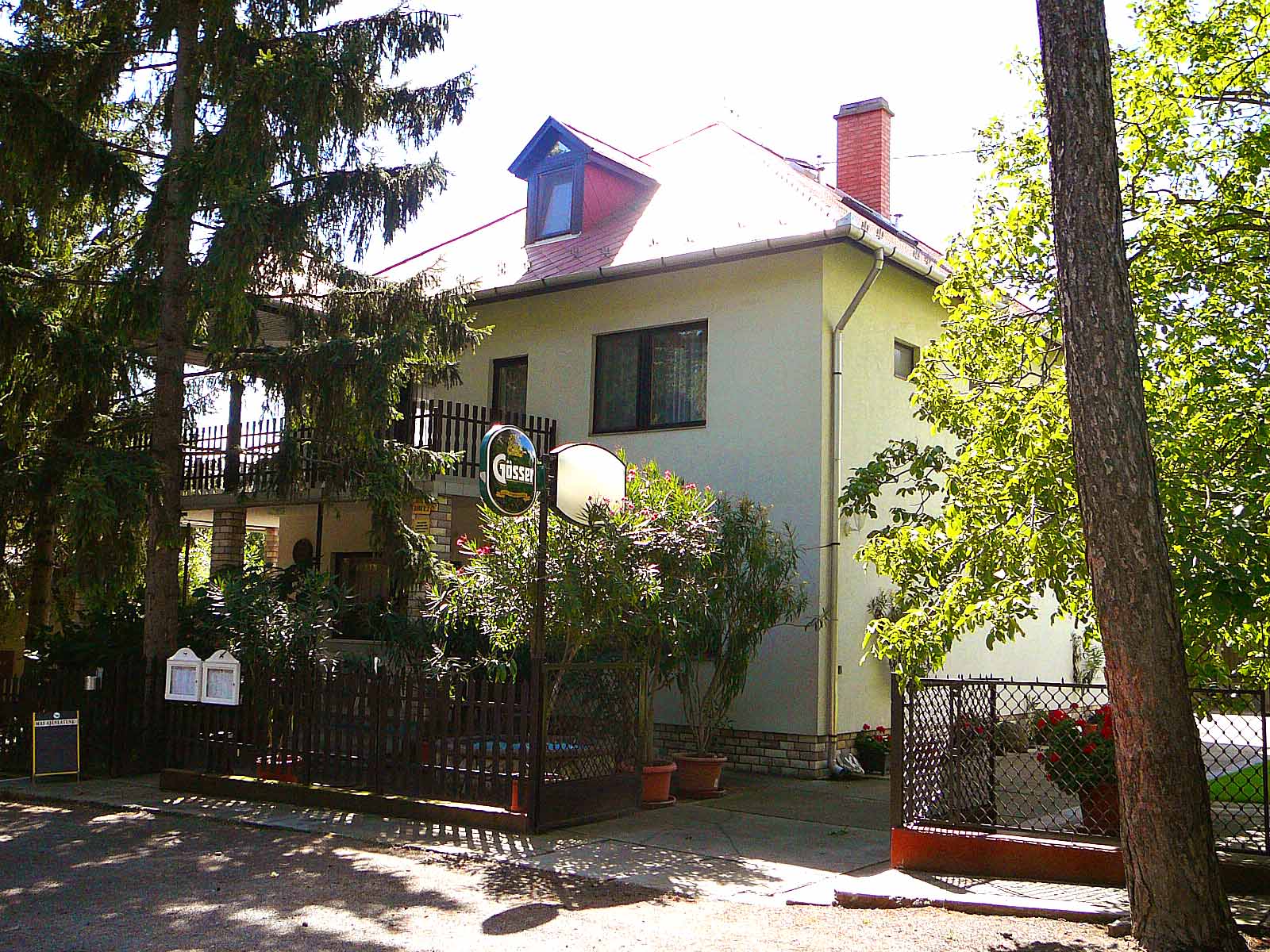 Feketerigo Panzio Matrafured