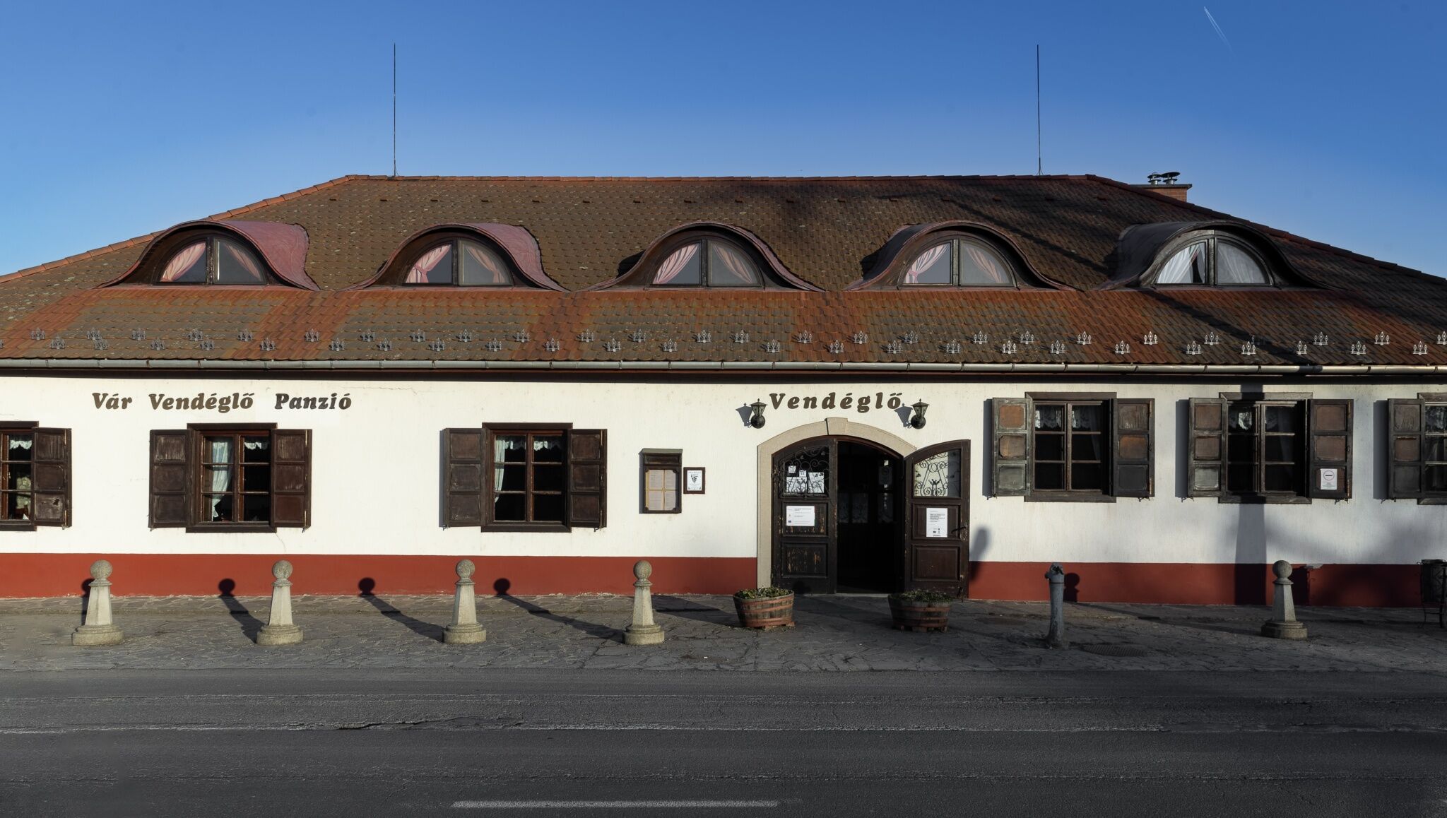 Var Vendeglo Panzio Sarospatak