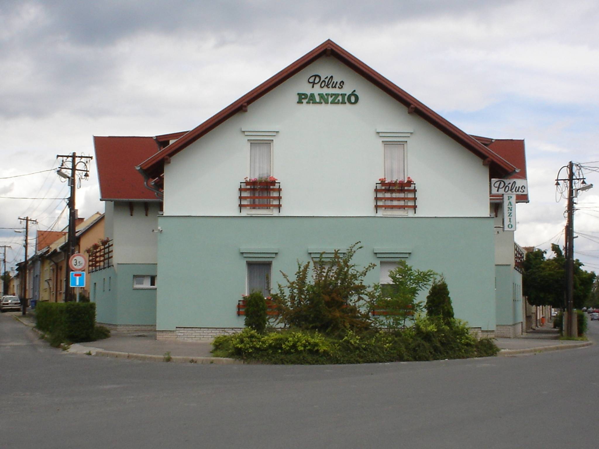 Polus Panzio*** Sopron