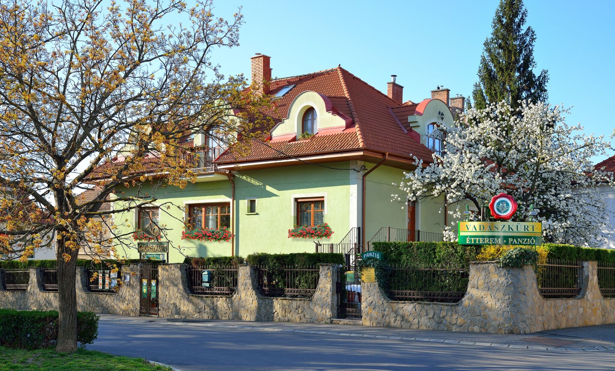 Vadaszkurt Panzio Es Etterem Sopron