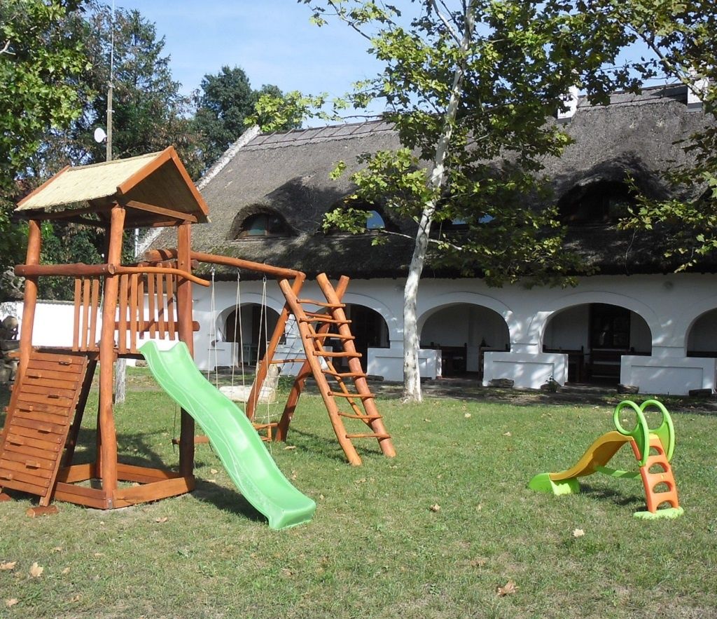 Aranymenes Panzio Es Szabadido Park Szarvas