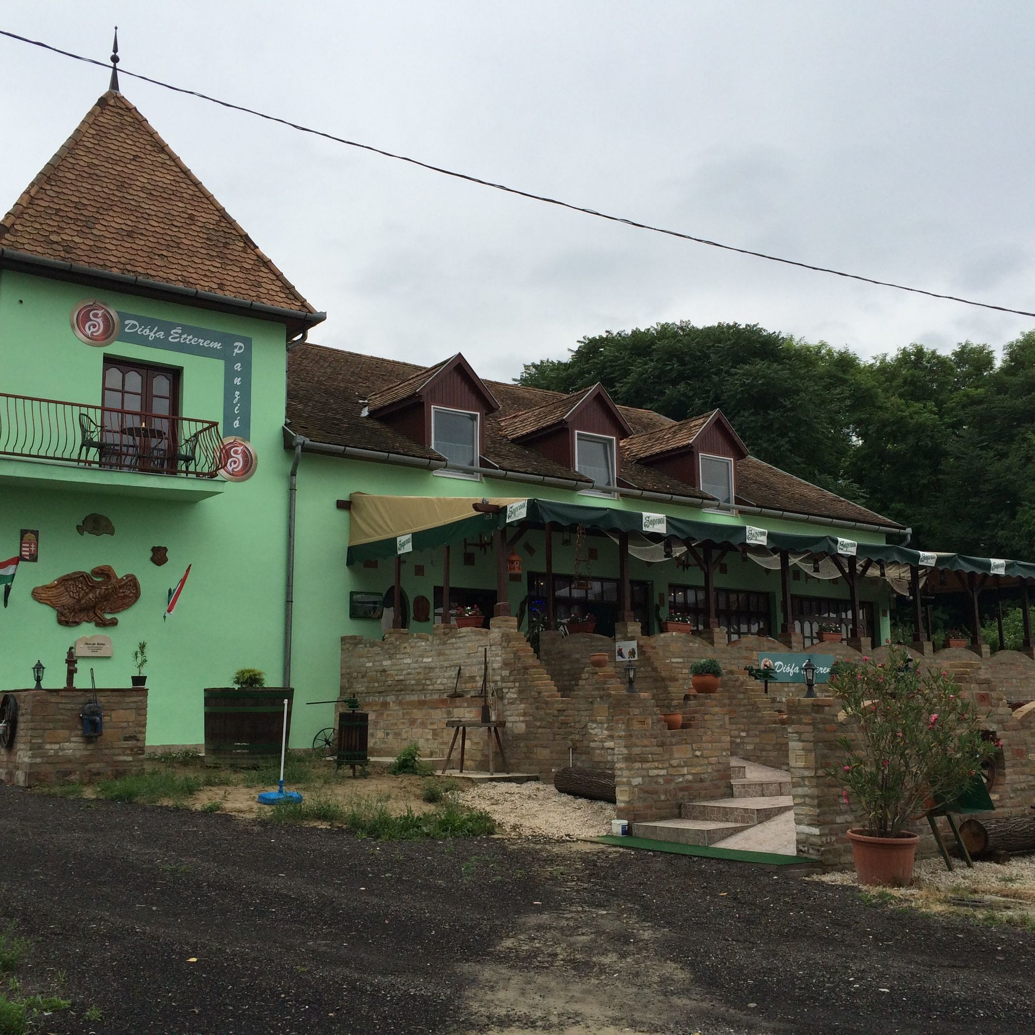 Diofa Etterem Es Panzio Szekszard