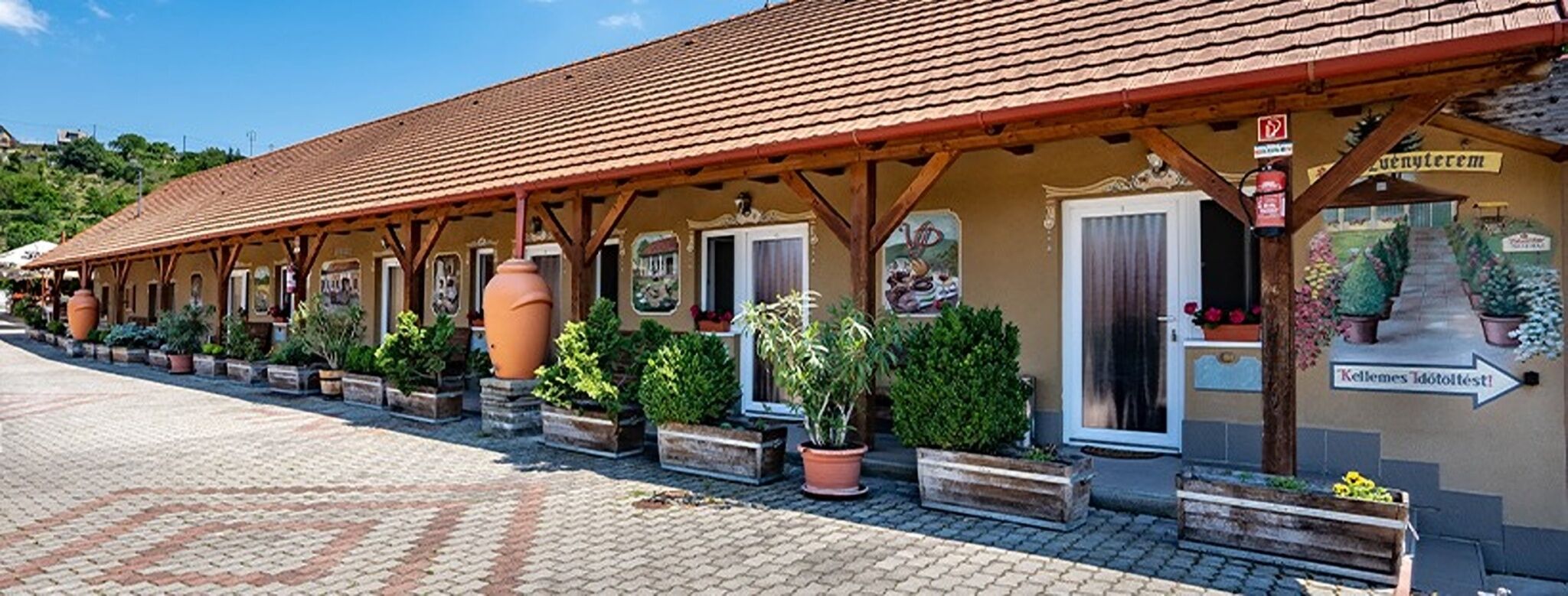 Vadvirag Panzio Tatabanya