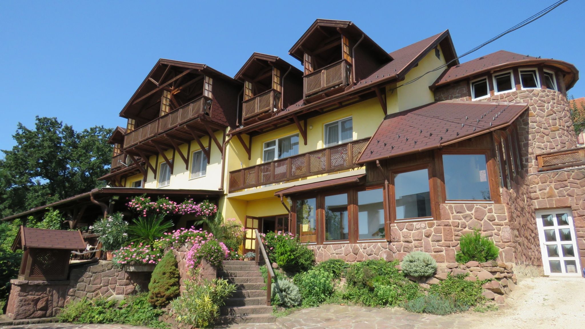Prima Porta Vendeghaz Balatonalmadi