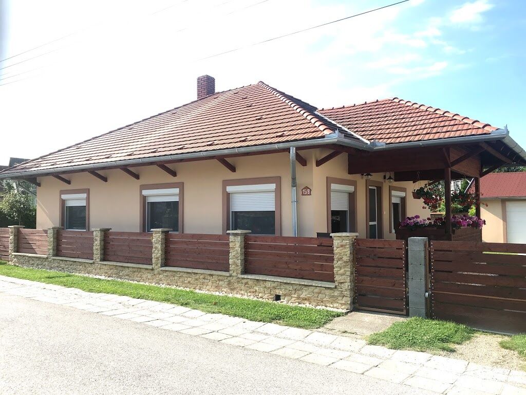 Linda Vendeghaz Balatonmariafurdo