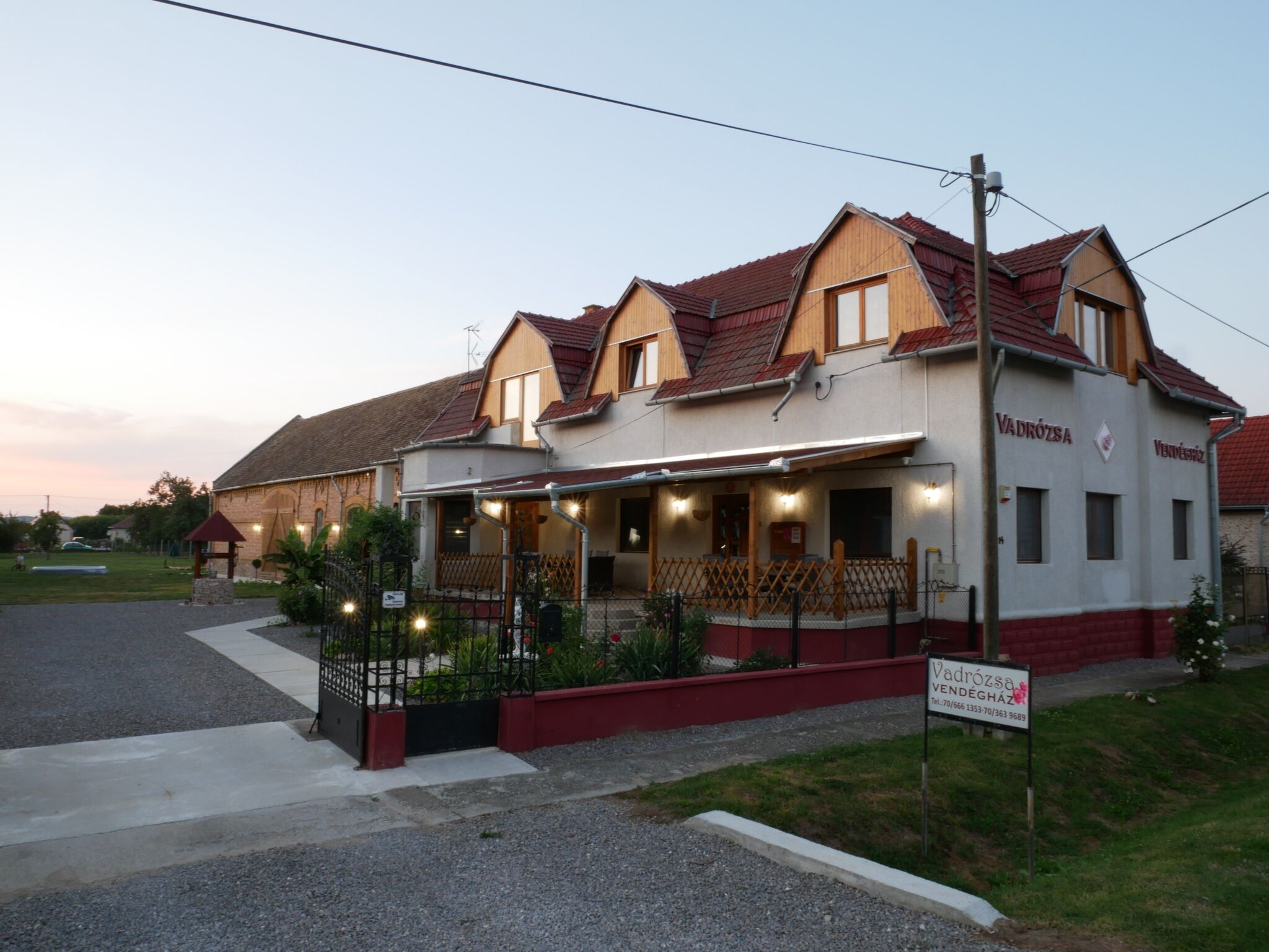 Vadrozsa Vendeghaz Botykapeterd