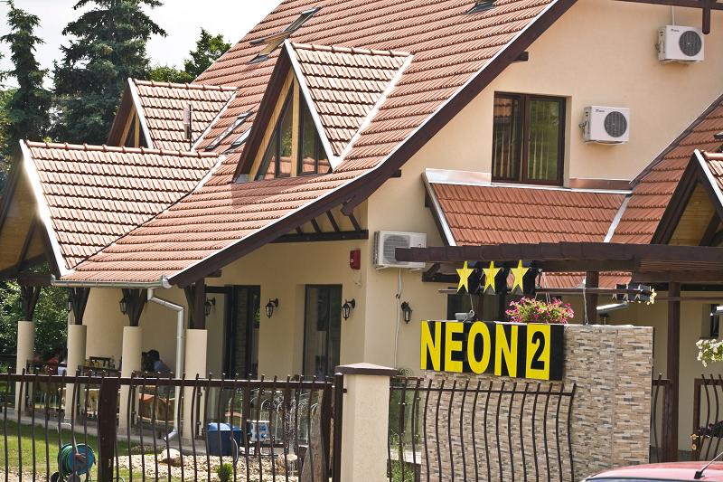 Neon 2 Vendeghaz Oroshaza Gyoparosfurdo
