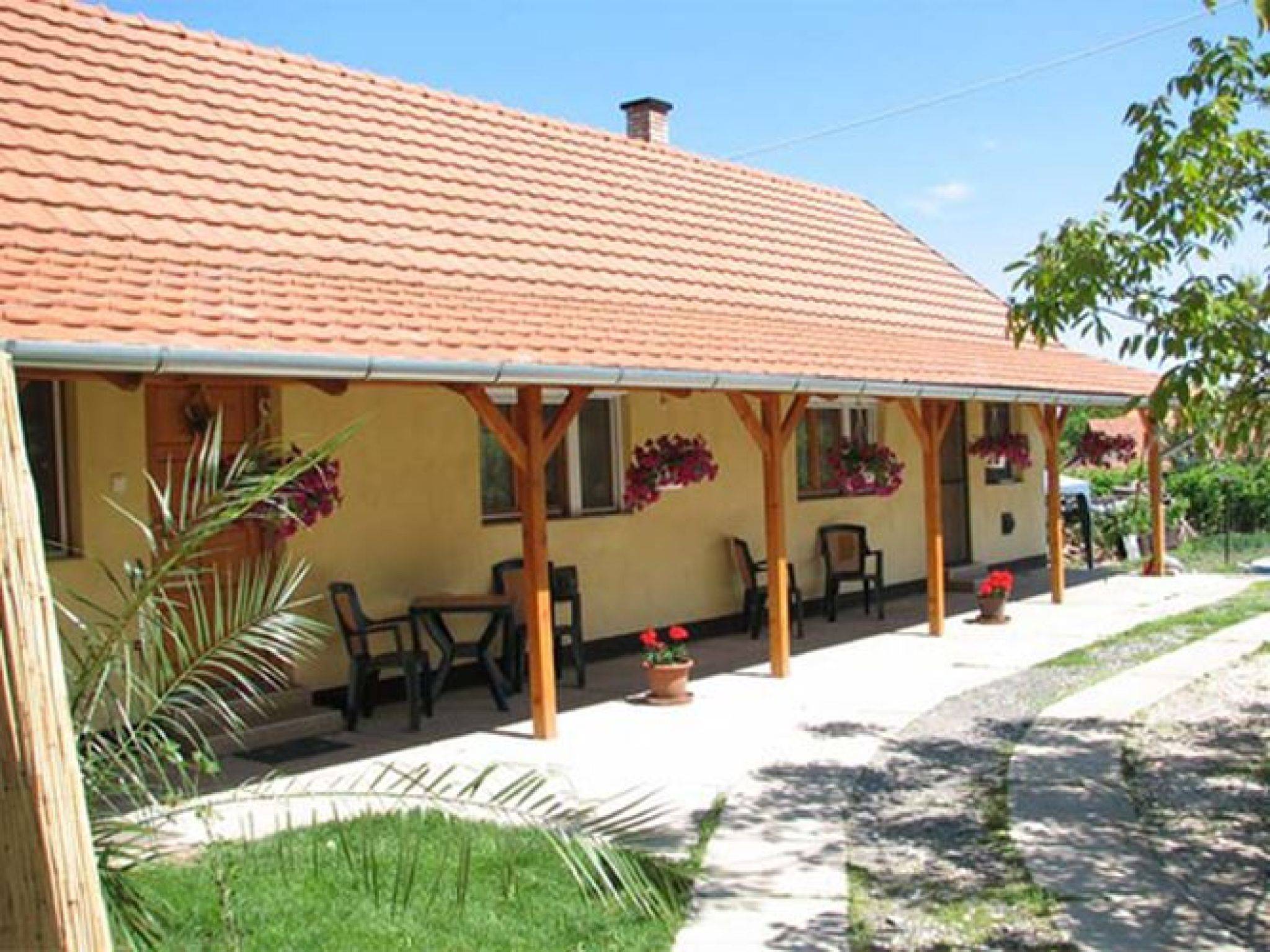 Sarga Vendeghaz Hajduszoboszlo