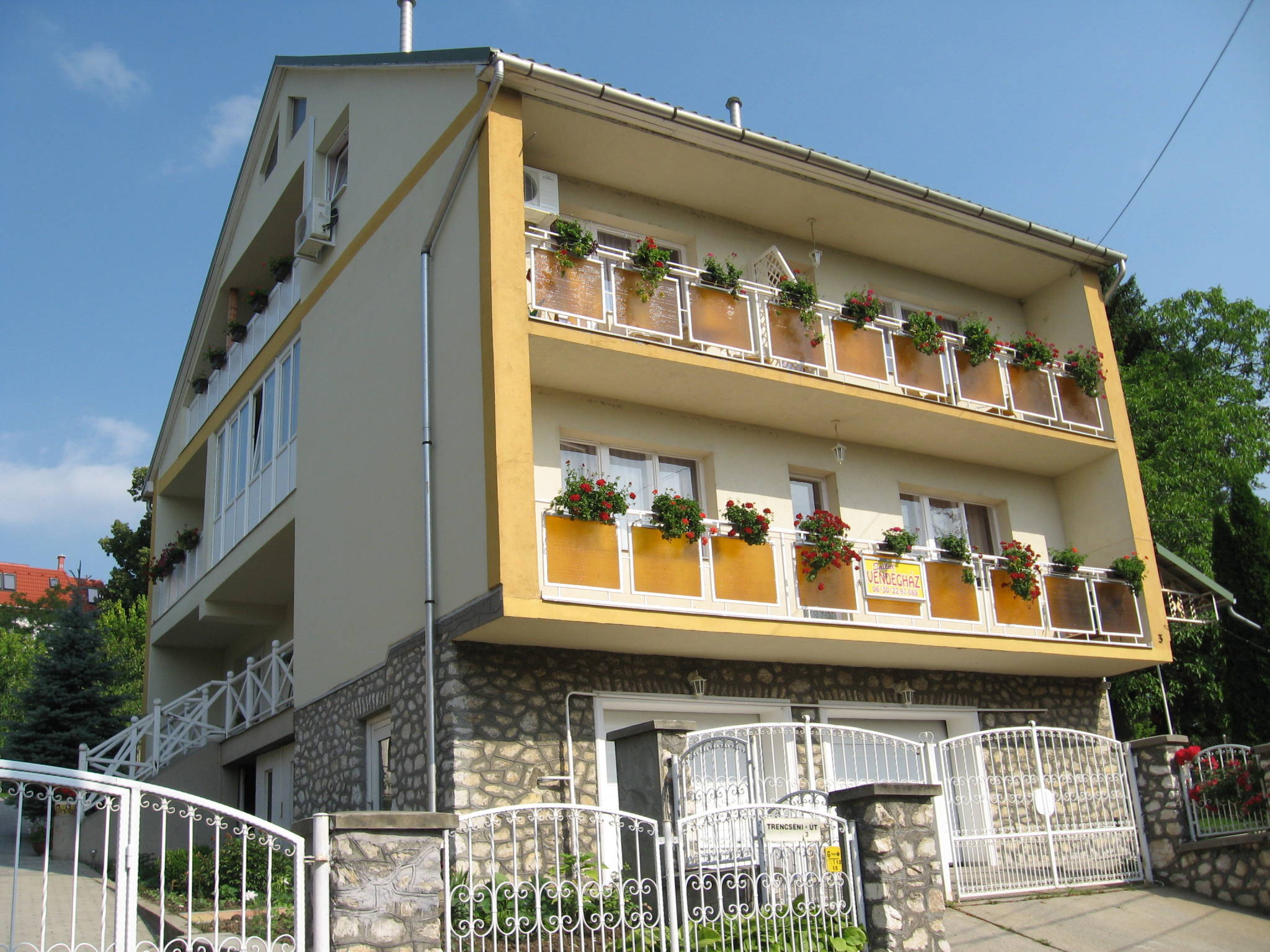 Sallai Vendeghaz Miskolctapolca