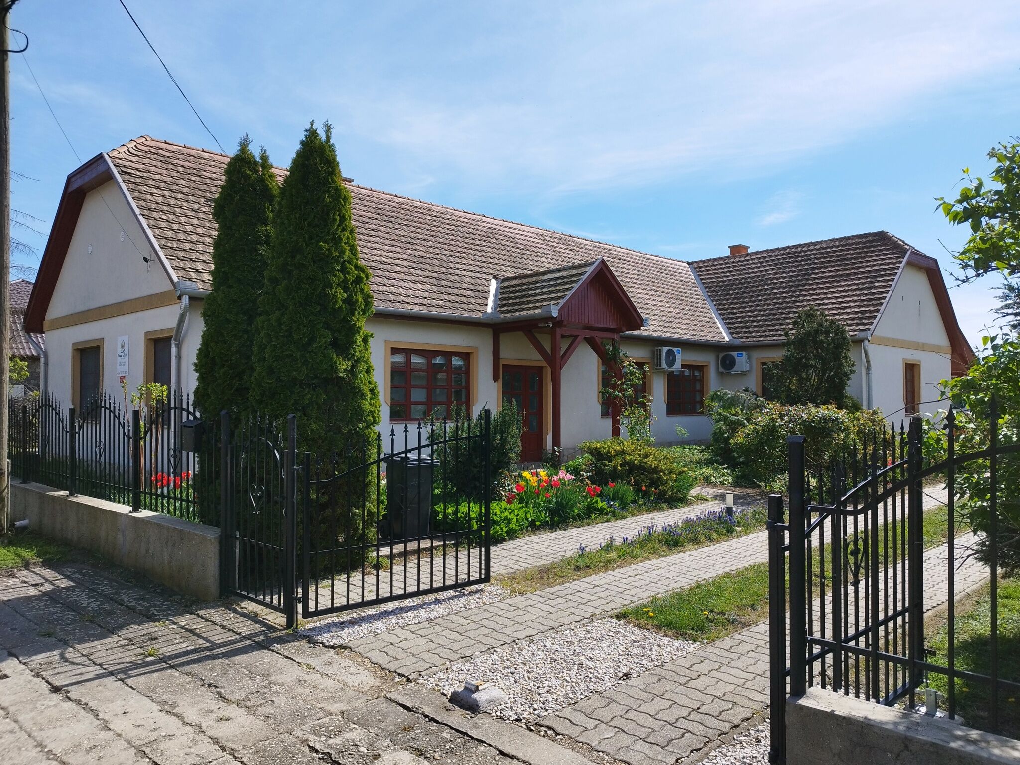 Feher Tulipan Vendeghaz Poroszlo