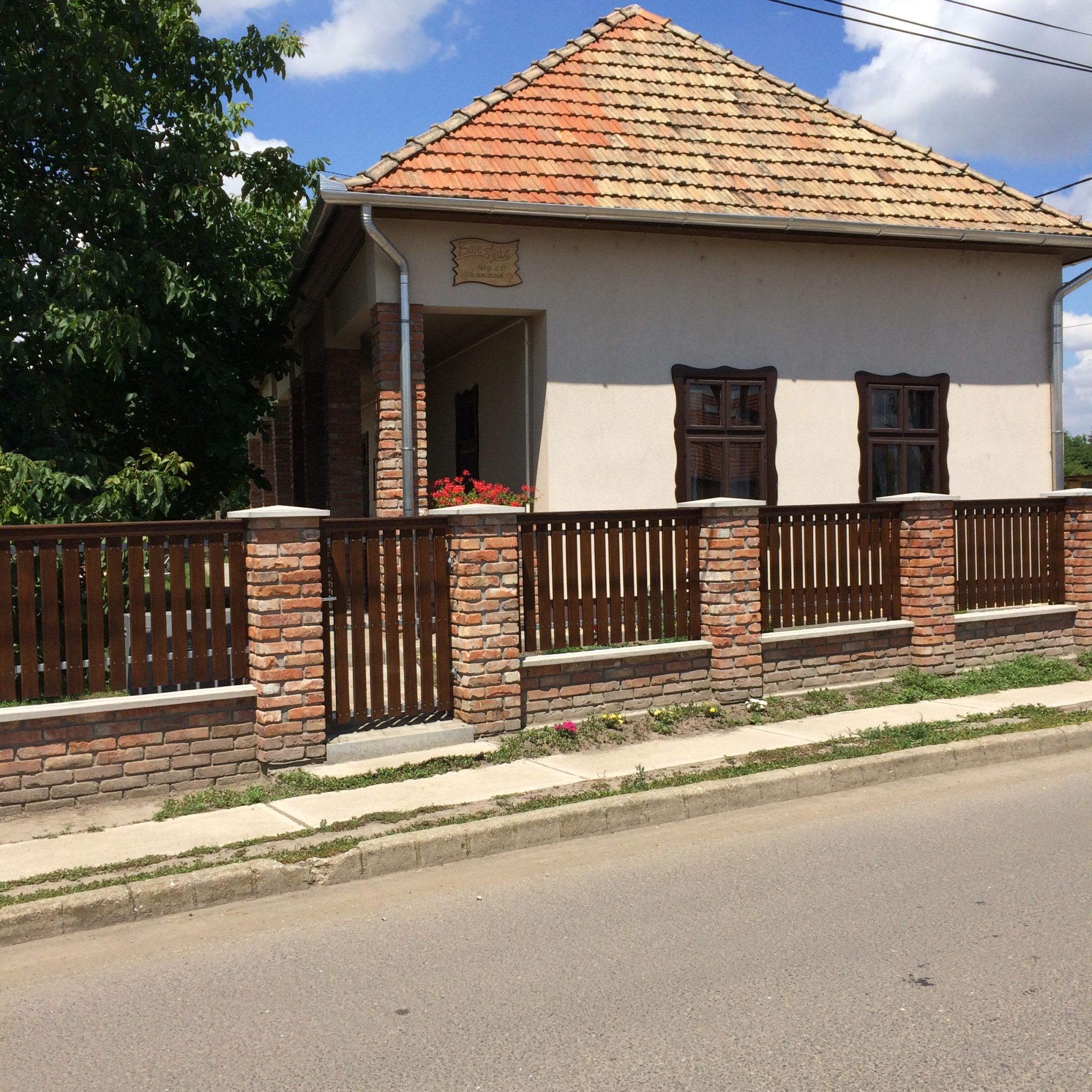 Borostyan Vendeghaz Poroszlo