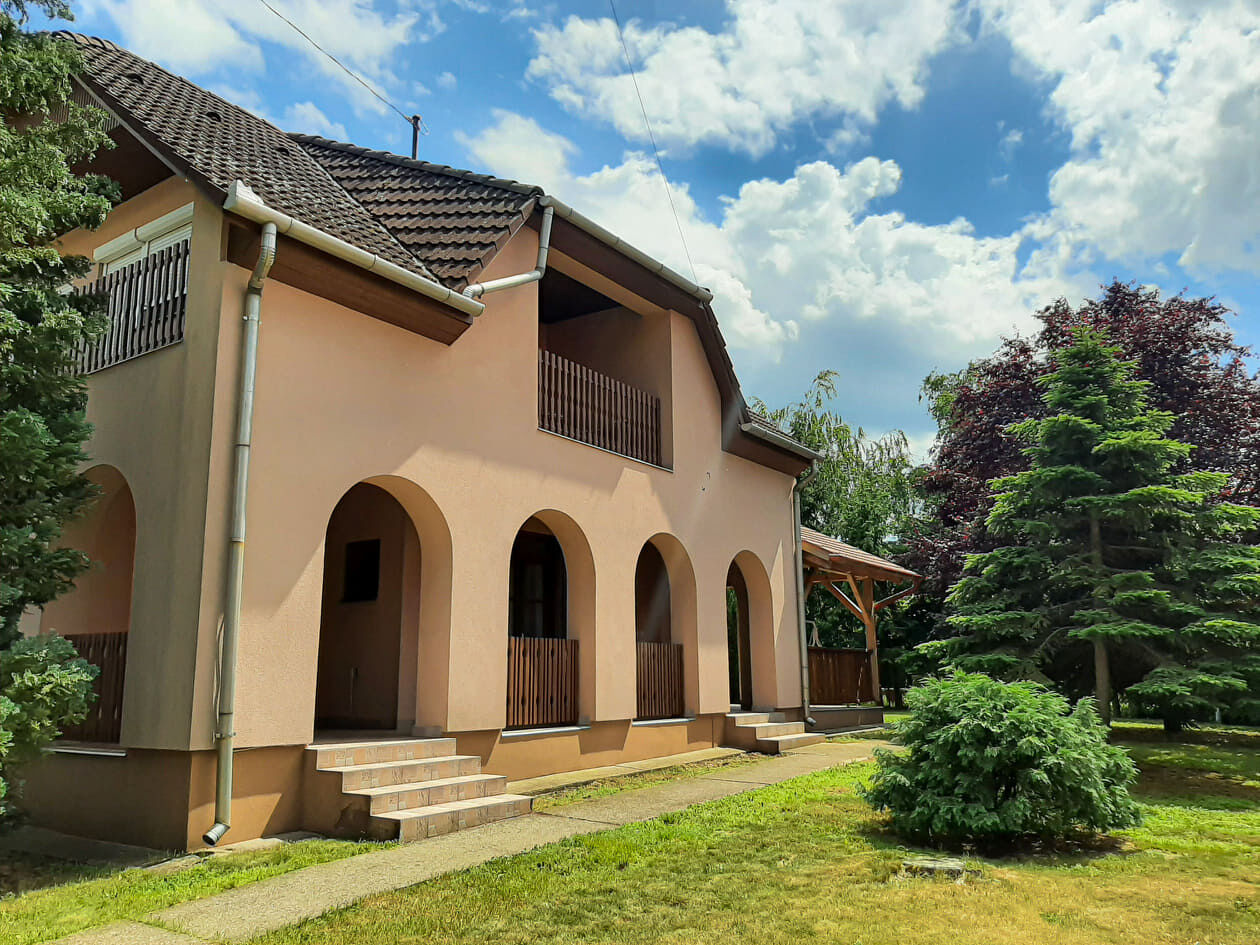 Madarka Vendeghaz Tiszafured