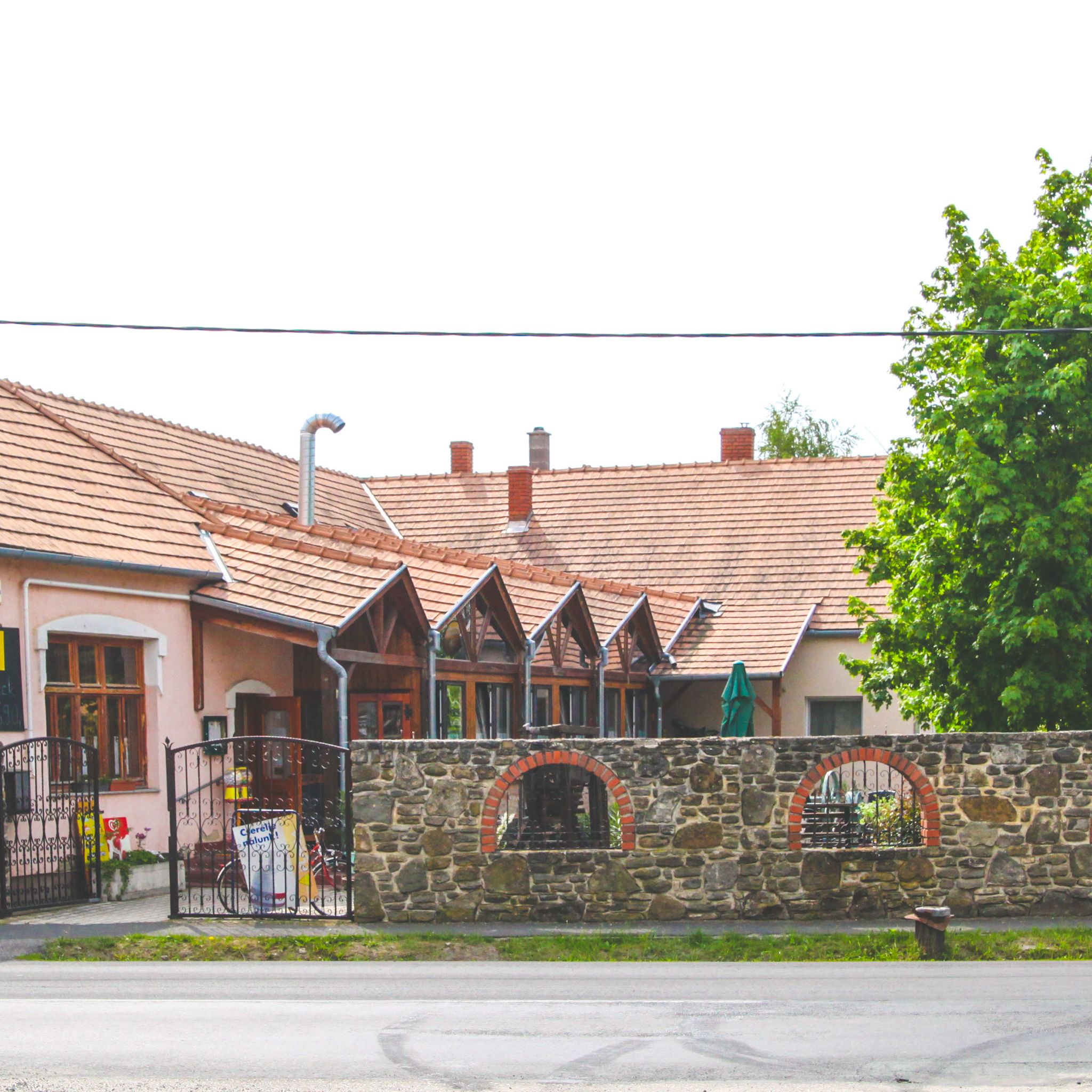 Borostyankert Etterem Es Vendeghaz Sitke